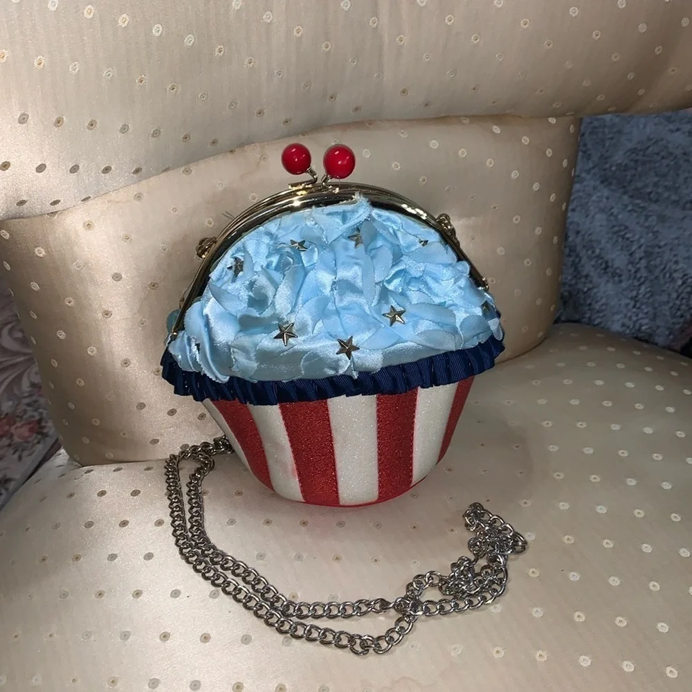 Betsy Johnson, rare ice cream cone Crossbody bag - Picture 4 of 10